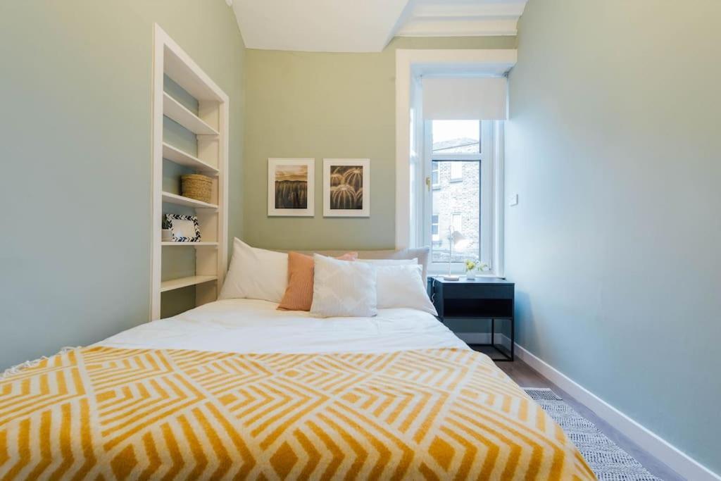 Stylish Stirling Apartment - Free Parking Экстерьер фото