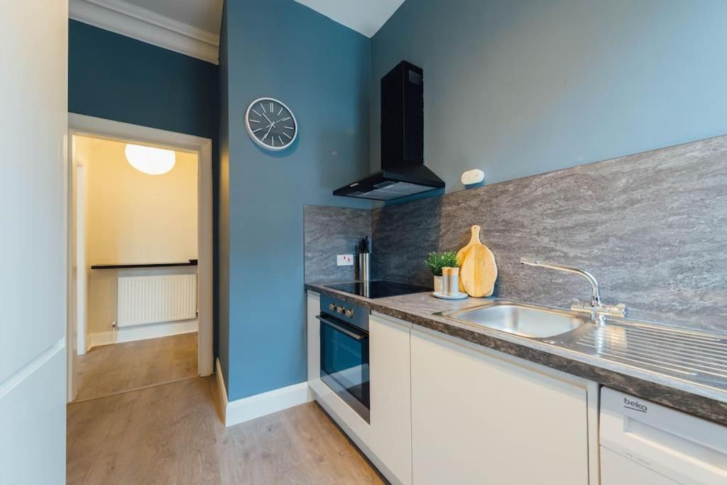 Stylish Stirling Apartment - Free Parking Экстерьер фото