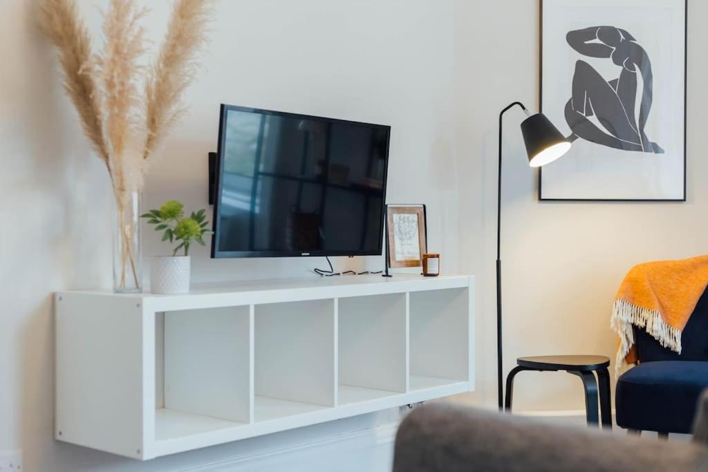 Stylish Stirling Apartment - Free Parking Экстерьер фото
